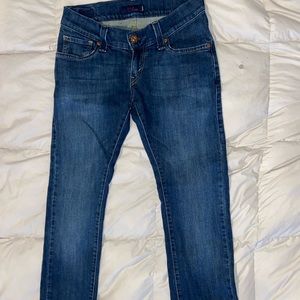 Tilted Levi’s jeans